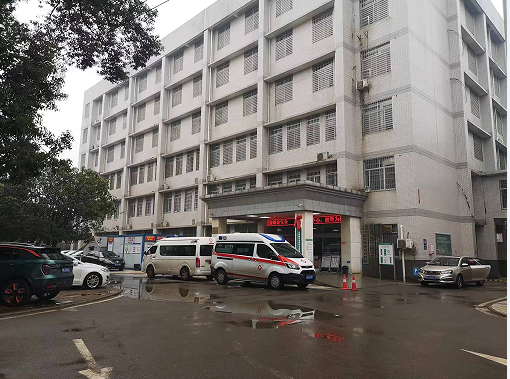 元宵佳节多宝电竞电源工程师免费为客户设备检修